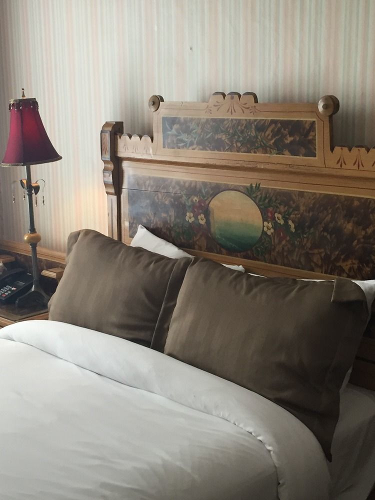 The Golden Lamb Hotel Lebanon Exterior photo