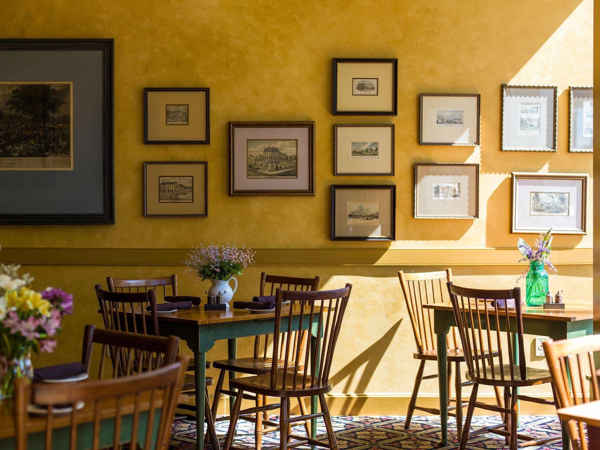 The Golden Lamb Hotel Lebanon Exterior photo
